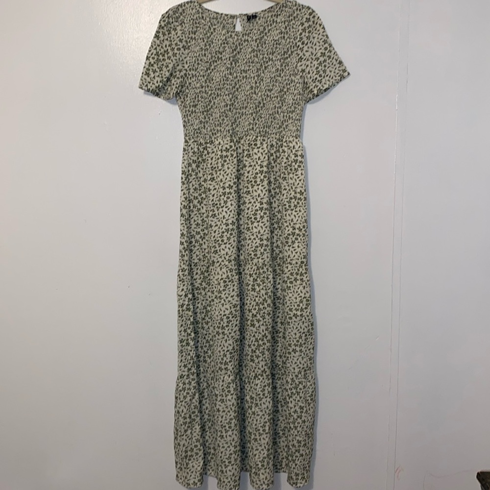 SOLD Green flower dress 💚